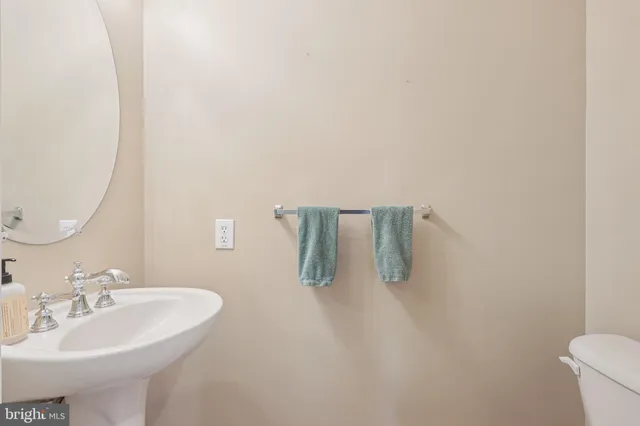 $699,999 | 17 Ridgeview Road, Delran, NJ 08075