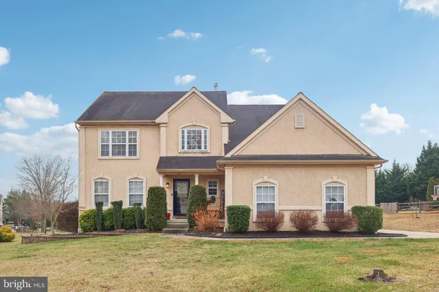 $699,999 | 17 Ridgeview Road, Delran, NJ 08075