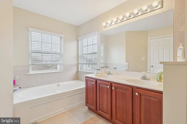 $699,999 | 17 Ridgeview Road, Delran, NJ 08075