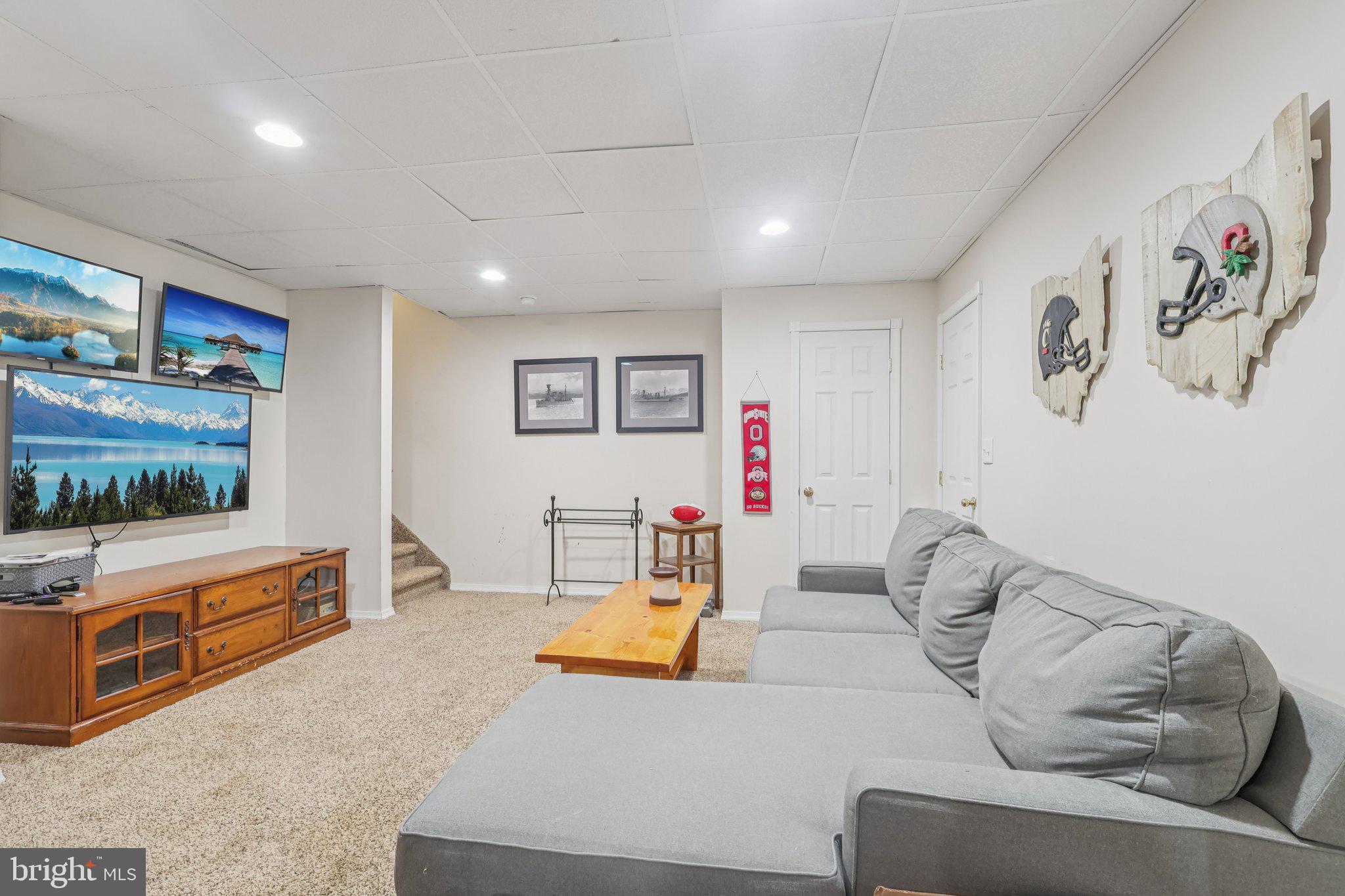 17 Ridgeview Road Delran, NJ 08075 - Photo 32 of 43 a living room with furniture and a flat screen tv