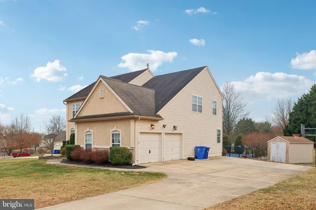 $699,999 | 17 Ridgeview Road, Delran, NJ 08075