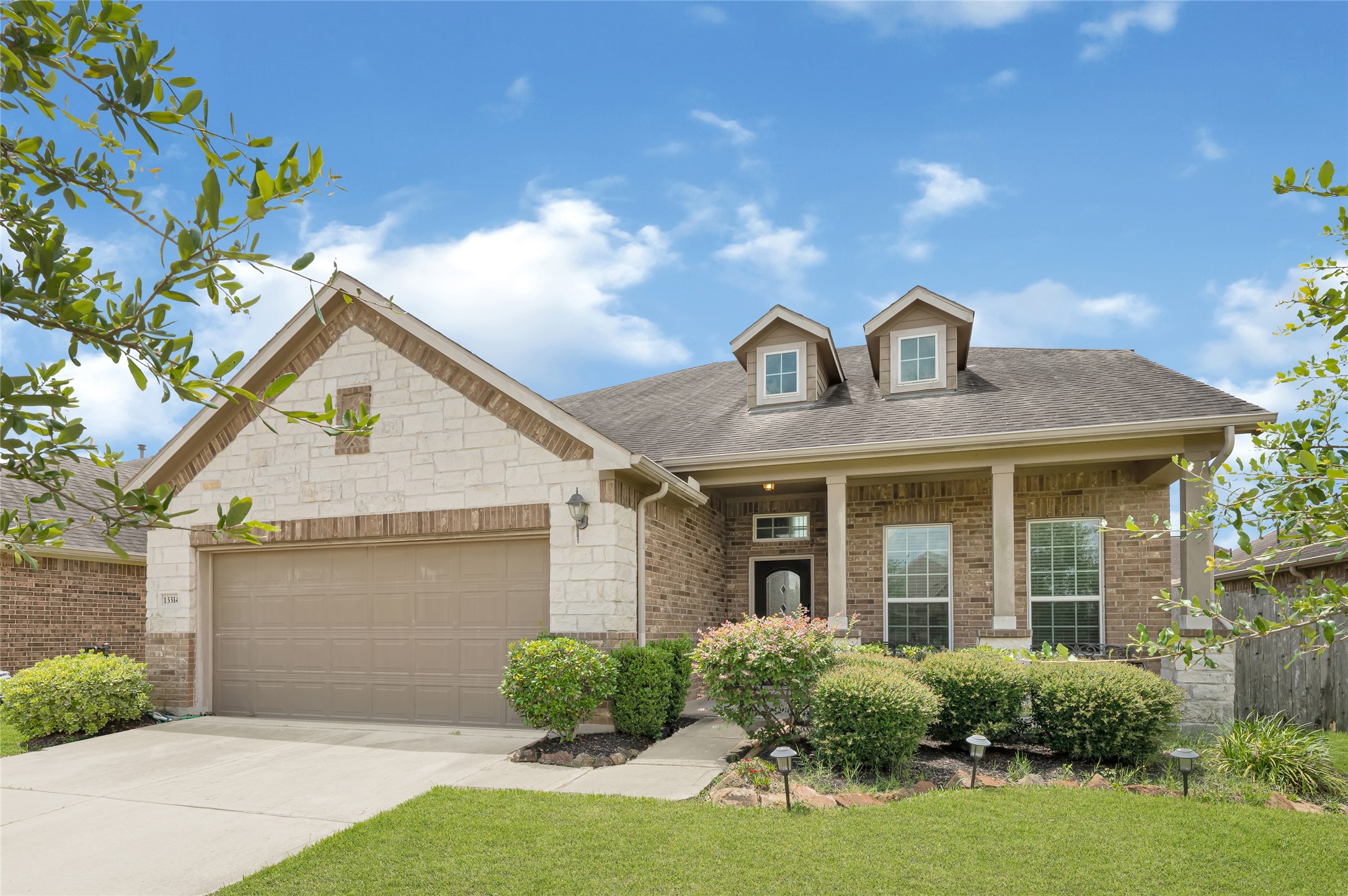13314 Alcott Forest Lane Rosharon, TX 77583 - Photo 2 of 24