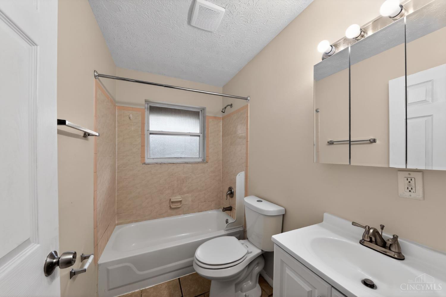 2547 Adams Road Cincinnati, OH 45231 - Photo 20 of 32