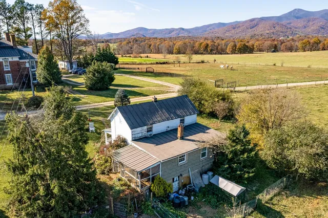 $1,099,900 | 2416 Lowesville Road, Amherst, VA 24521