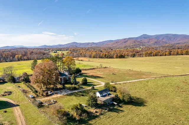 $1,099,900 | 2416 Lowesville Road, Amherst, VA 24521