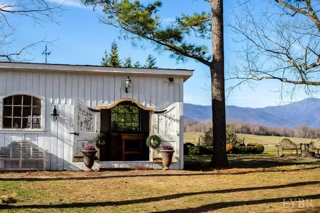 $1,099,900 | 2416 Lowesville Road, Amherst, VA 24521