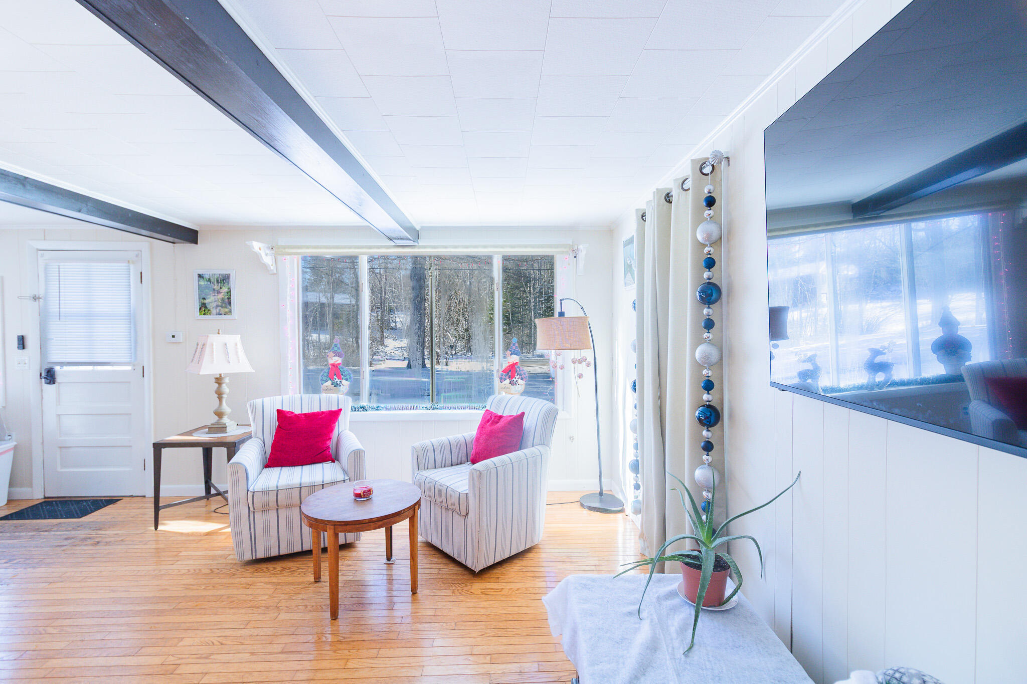 502 Newbury Neck Road Surry, ME 04684 - Photo 16 of 38 living room