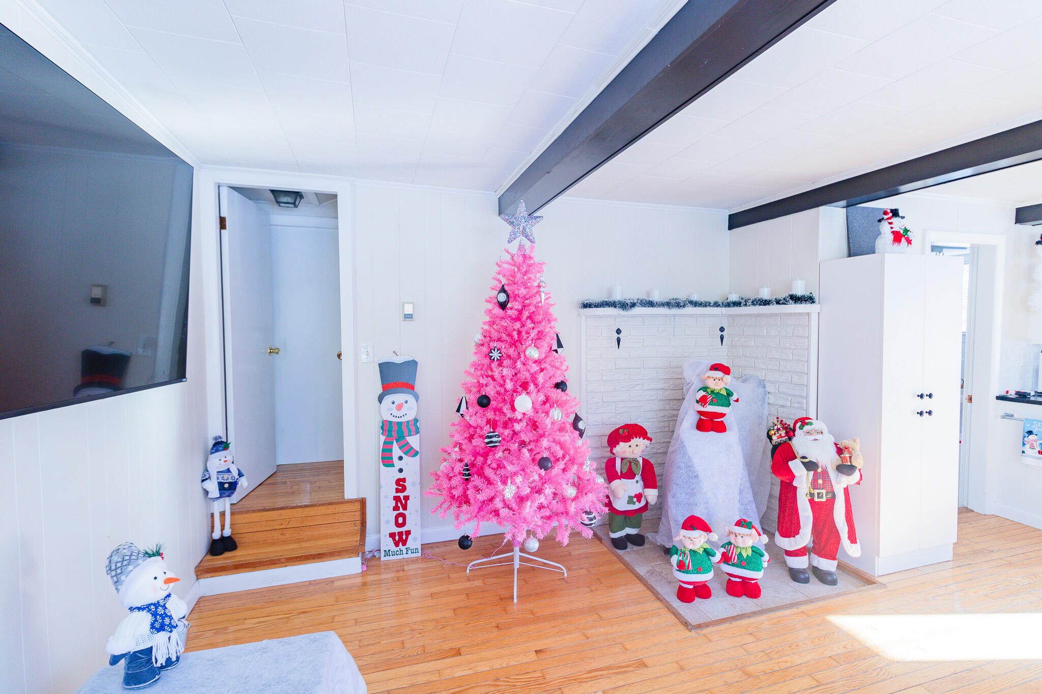 502 Newbury Neck Road Surry, ME 04684 - Photo 18 of 38 living room