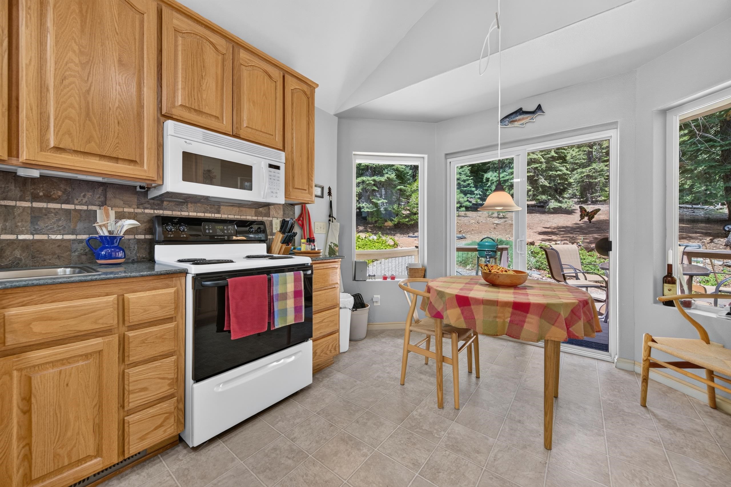 633 East Mountain Ridge Road Lake Almanor, CA 96137 - Photo 10 of 31 Gallery Image 10
