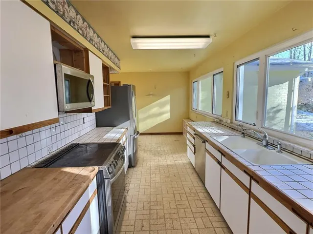 $600,000 | 3145 Scenic Drive, Mars, PA 16046