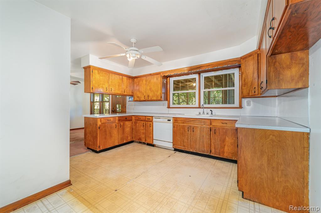 4354 Maybee Road Lake Orion, MI 48359 - Photo 5 of 22