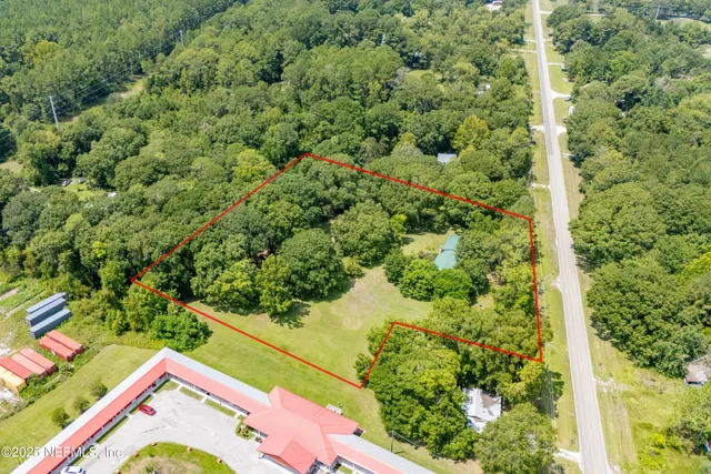 a view of an outdoor space