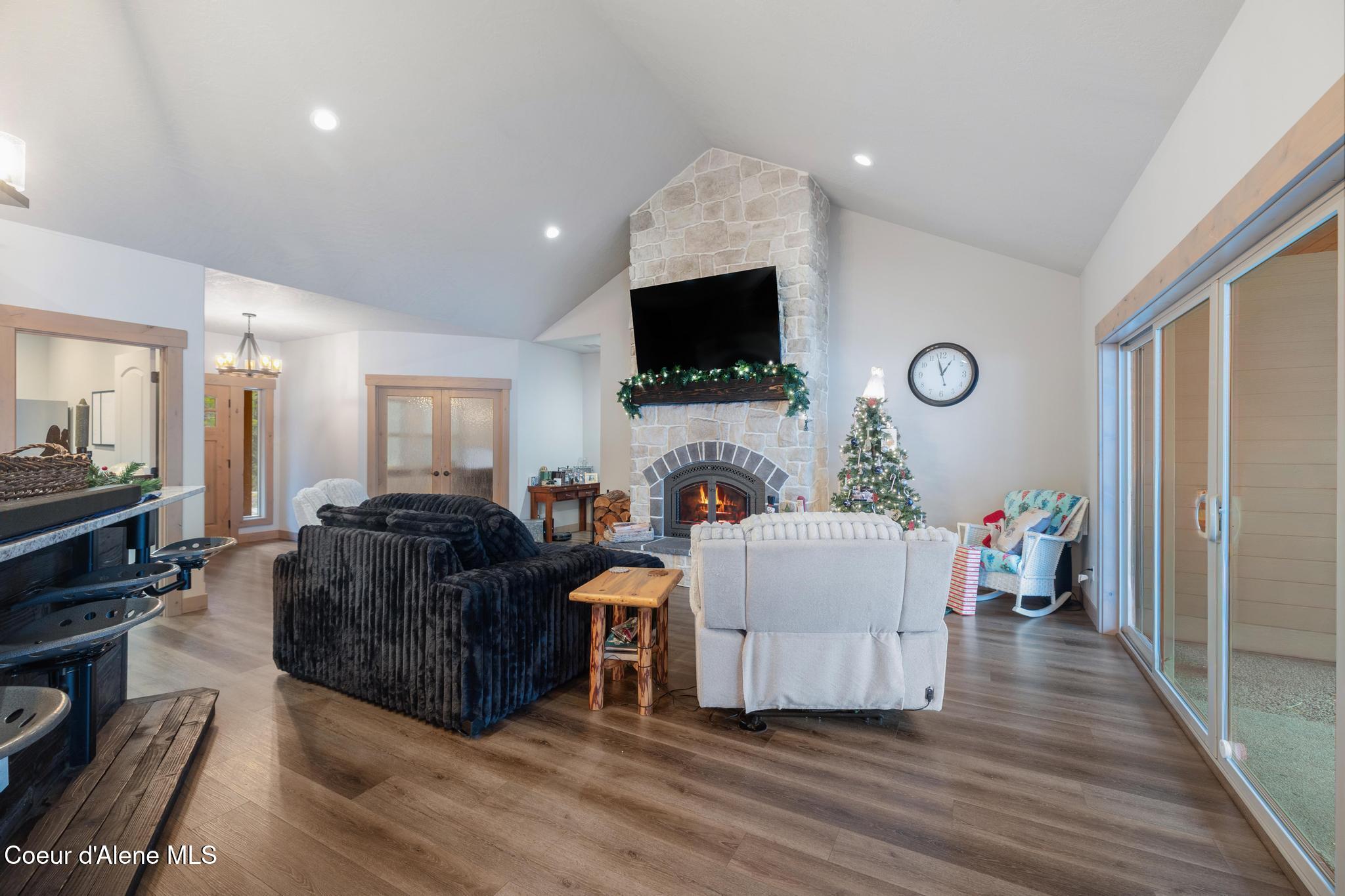 1829 West Smoke Tree Avenue Athol, ID 83801 - Photo 11 of 46 Living Room