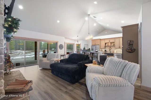 $1,050,000 | 1829 West Smoke Tree Avenue, Athol, ID 83801