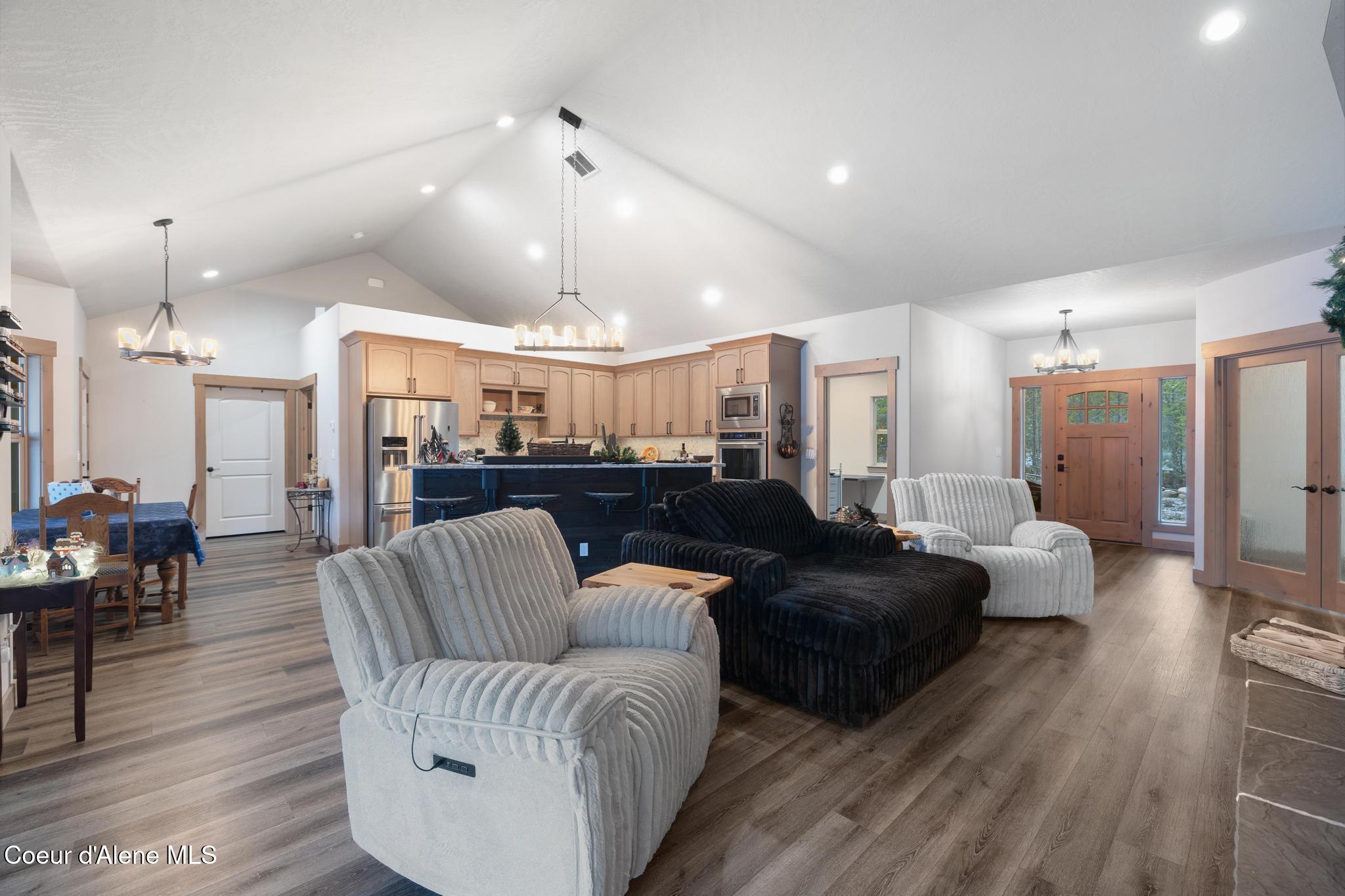 1829 West Smoke Tree Avenue Athol, ID 83801 - Photo 13 of 46 Living Room