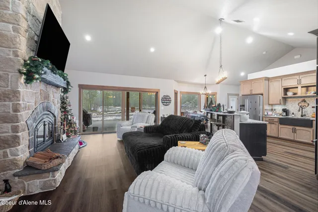 $1,050,000 | 1829 West Smoke Tree Avenue, Athol, ID 83801