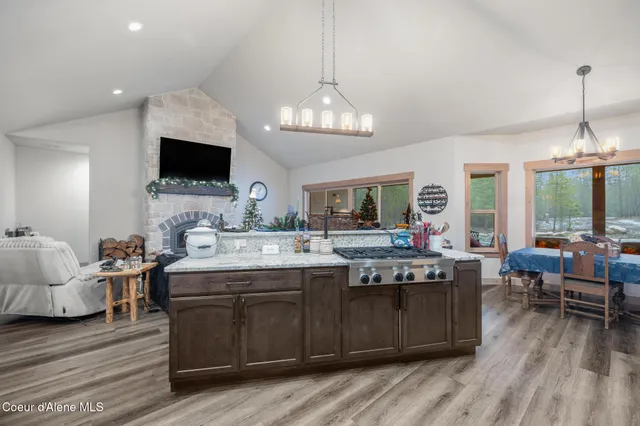 $1,050,000 | 1829 West Smoke Tree Avenue, Athol, ID 83801