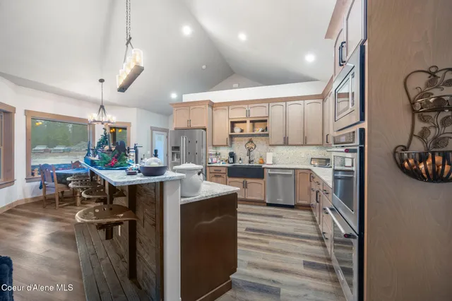 $1,050,000 | 1829 West Smoke Tree Avenue, Athol, ID 83801