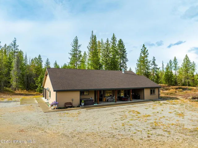$1,050,000 | 1829 West Smoke Tree Avenue, Athol, ID 83801