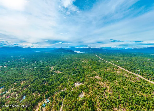 $1,050,000 | 1829 West Smoke Tree Avenue, Athol, ID 83801