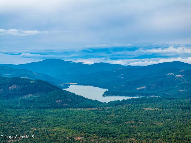 $1,050,000 | 1829 West Smoke Tree Avenue, Athol, ID 83801