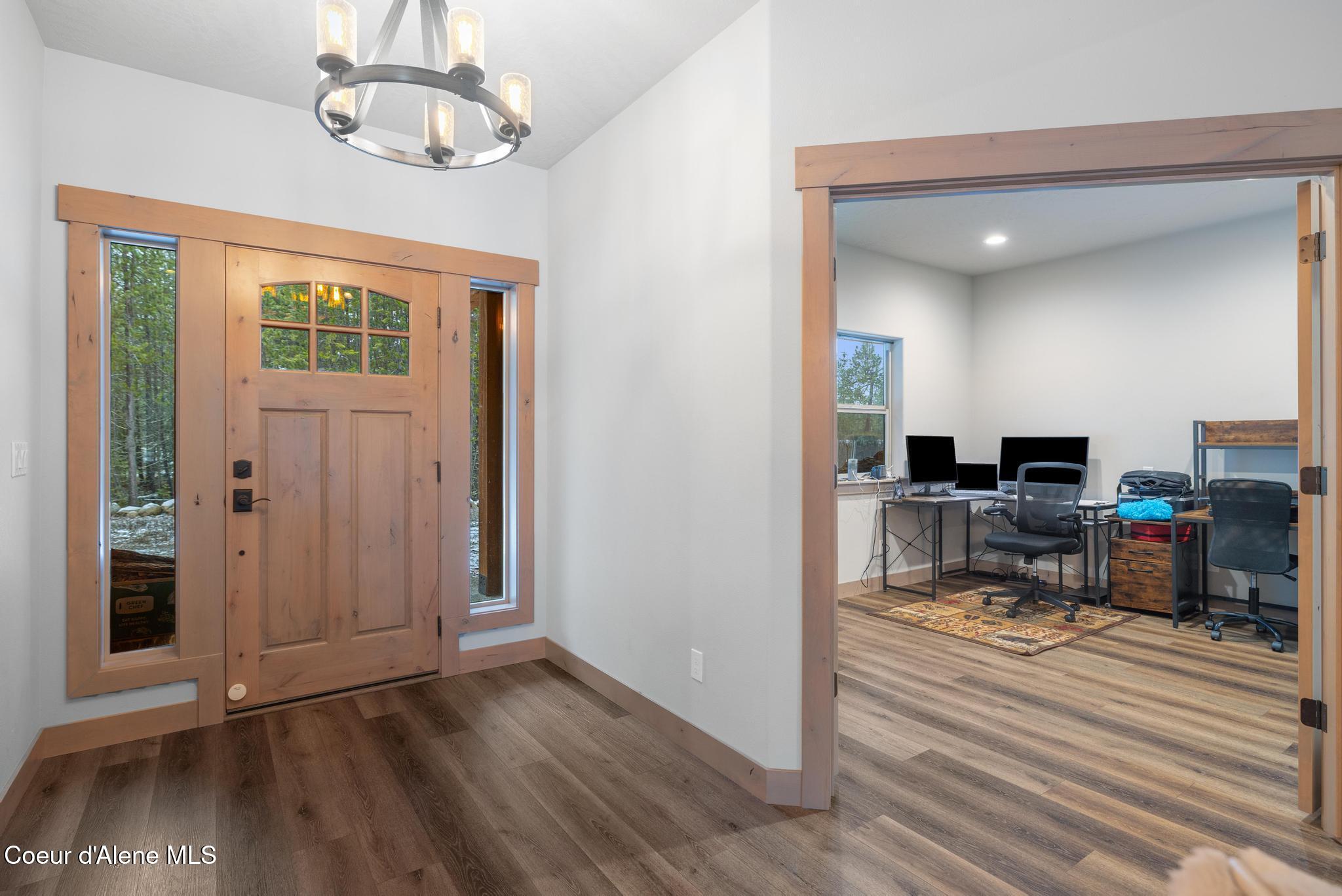 1829 West Smoke Tree Avenue Athol, ID 83801 - Photo 8 of 46 Entryway/Office