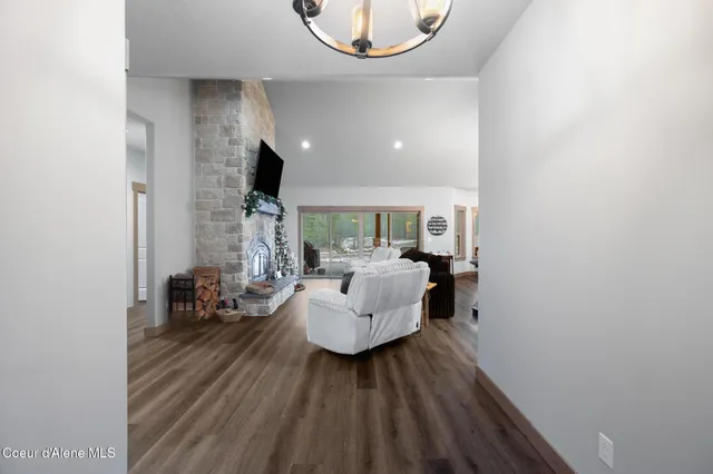 $1,050,000 | 1829 West Smoke Tree Avenue, Athol, ID 83801