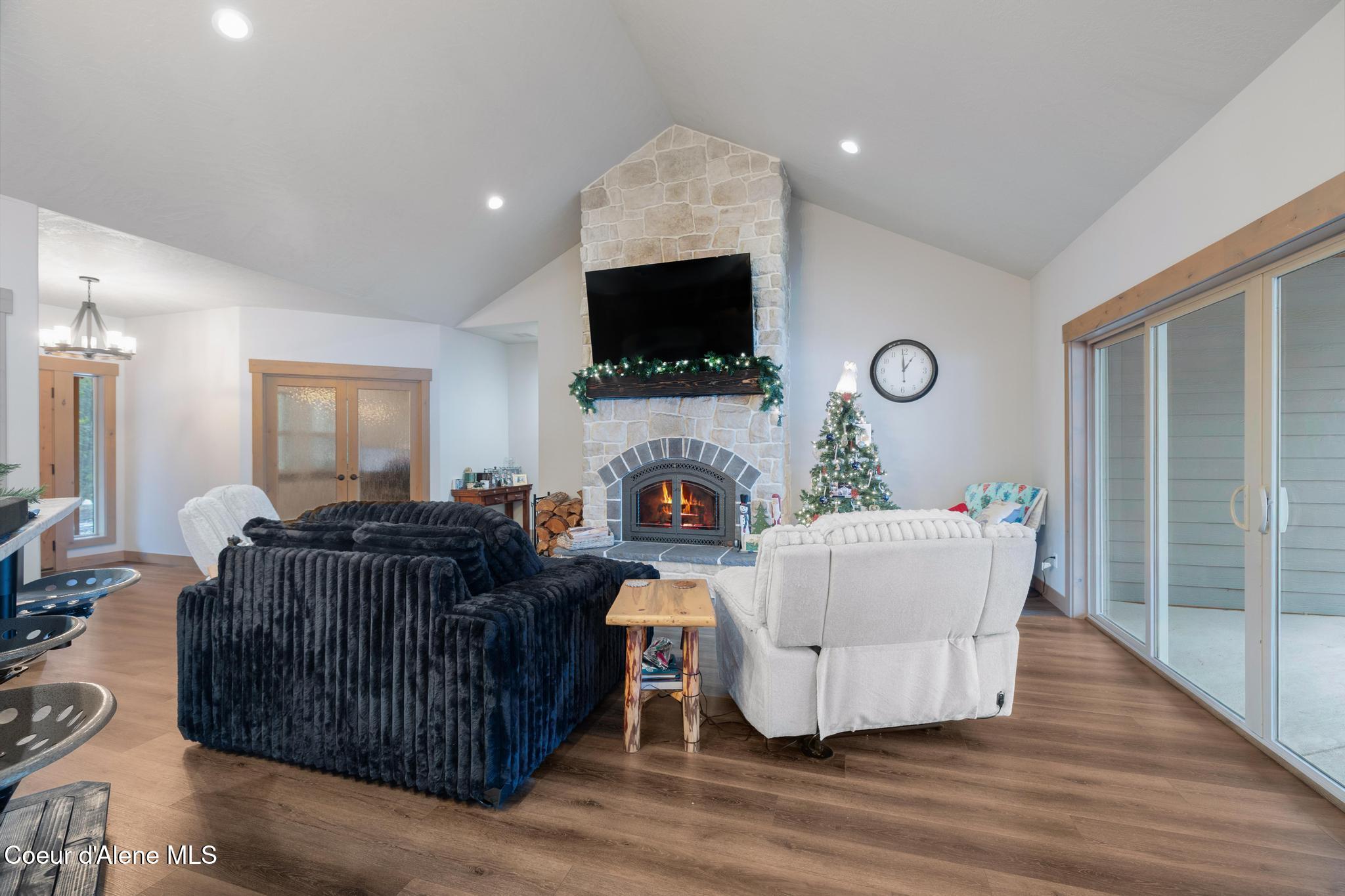 1829 West Smoke Tree Avenue Athol, ID 83801 - Photo 10 of 46 Living Room