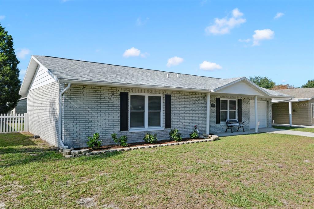 11403 Fillmore Avenue Seffner, FL 33584 - Photo 2 of 33