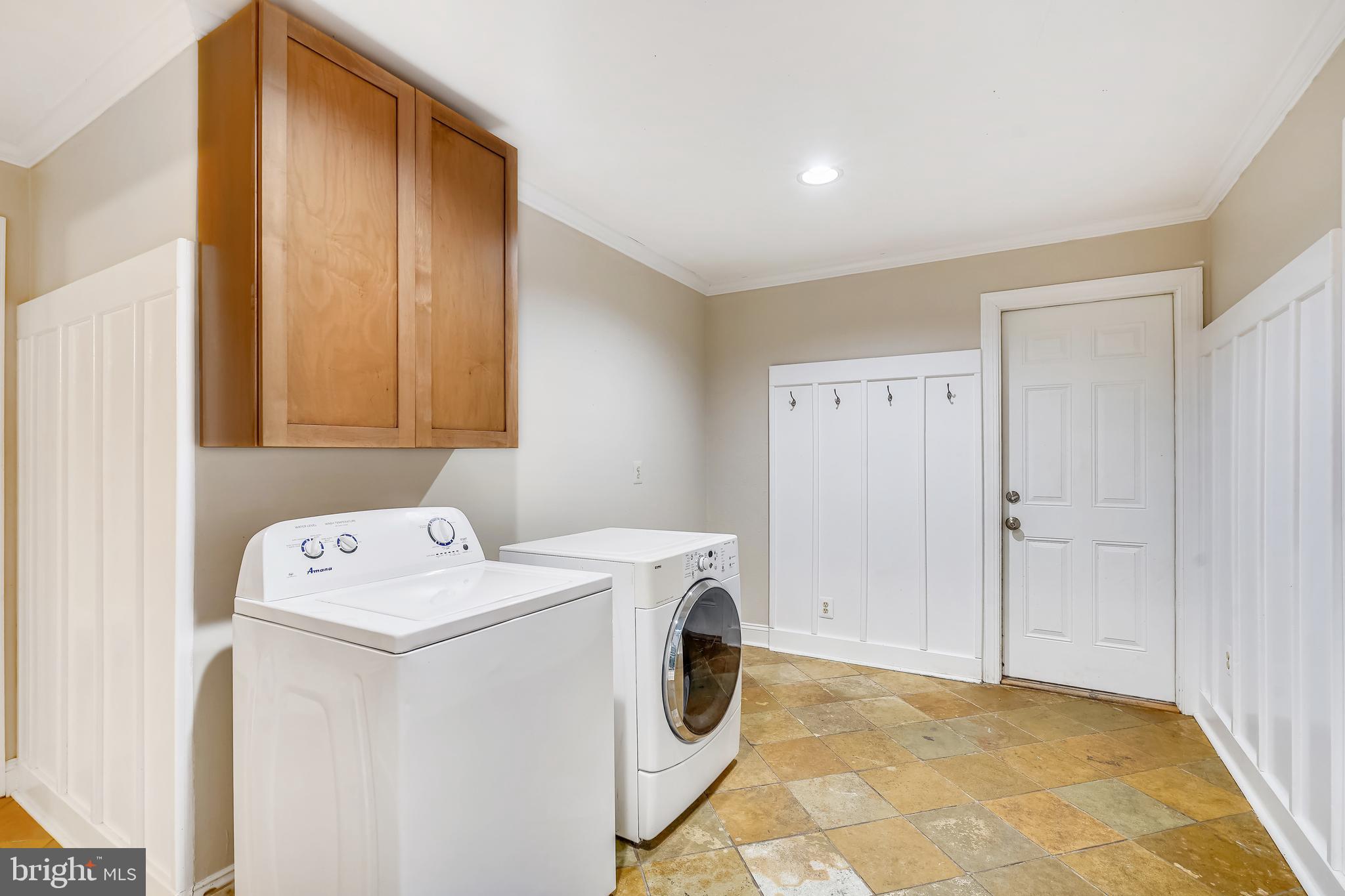 3206 Fox Mill Road Oakton, VA 22124 - Photo 13 of 56 ONLY 1 STEP DOWN TO ENTER GARAGE