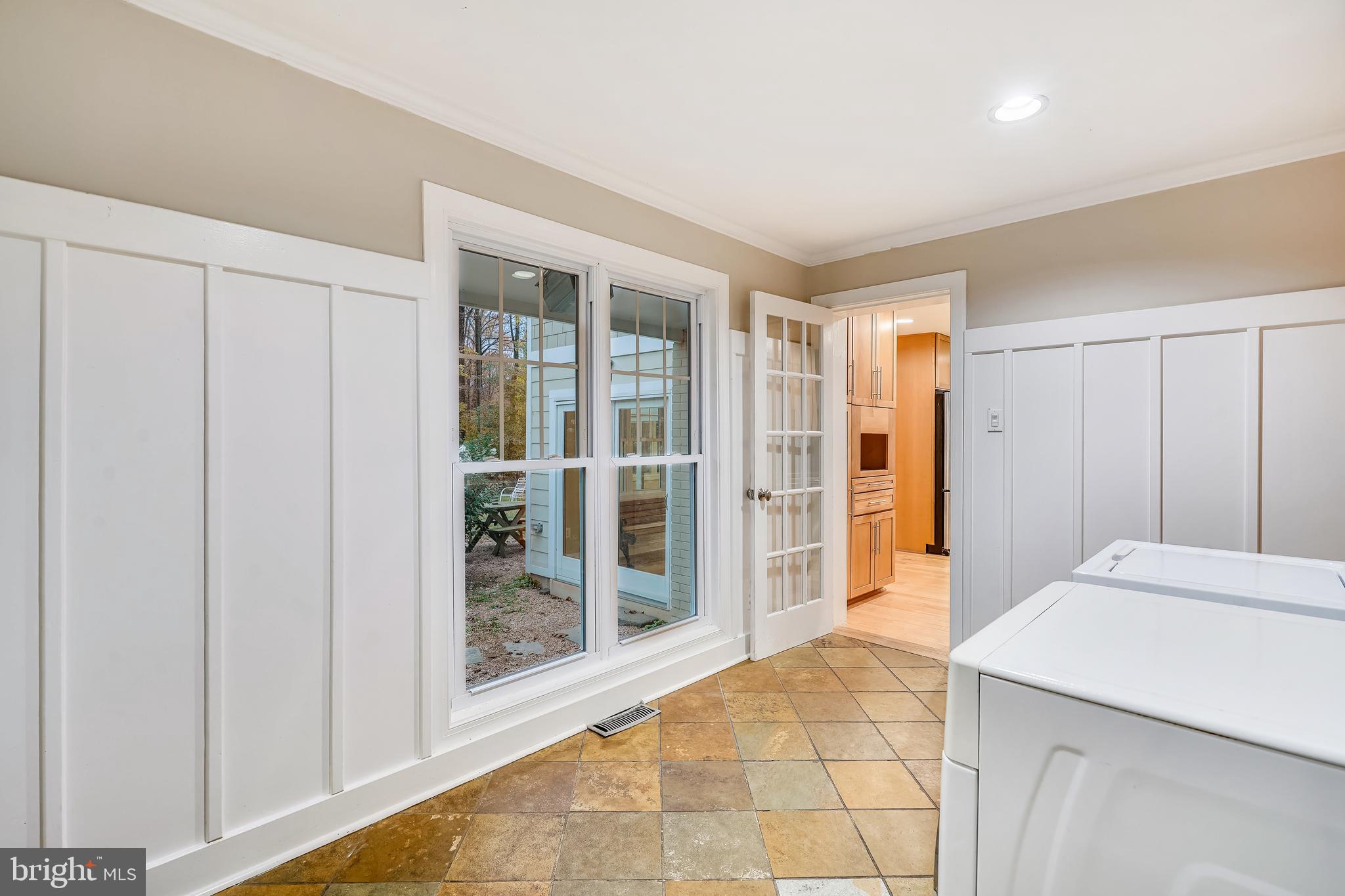 3206 Fox Mill Road Oakton, VA 22124 - Photo 14 of 56 LAUNDRY ROOM WITH A VIEW!