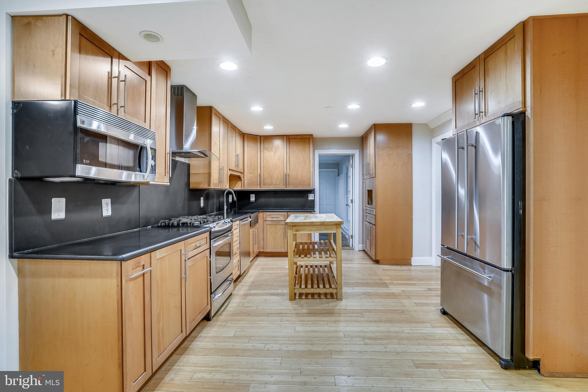 3206 Fox Mill Road Oakton, VA 22124 - Photo 20 of 56 LOTS OF ROOM TO WORK!