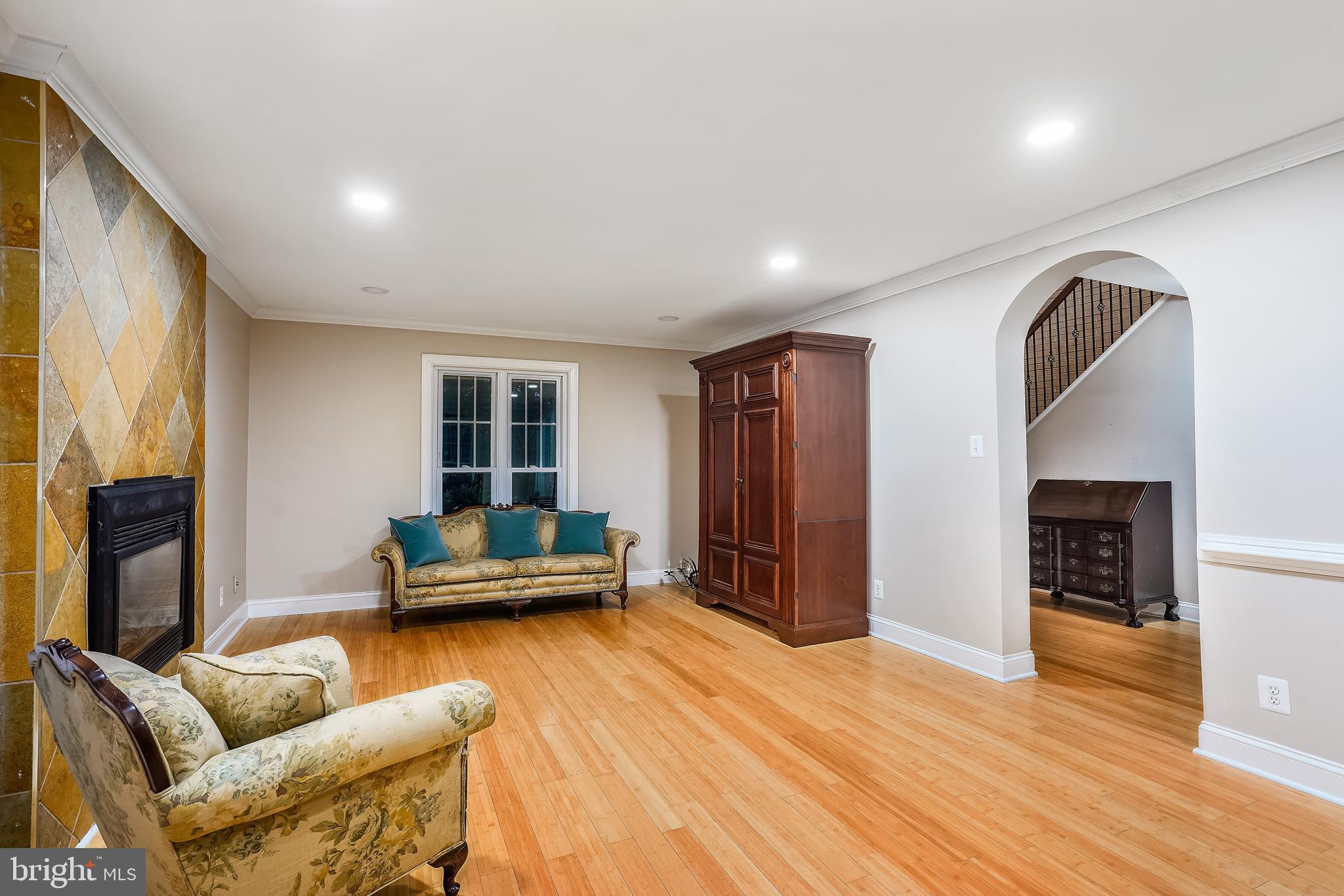 3206 Fox Mill Road Oakton, VA 22124 - Photo 28 of 56 LIVING ROOM