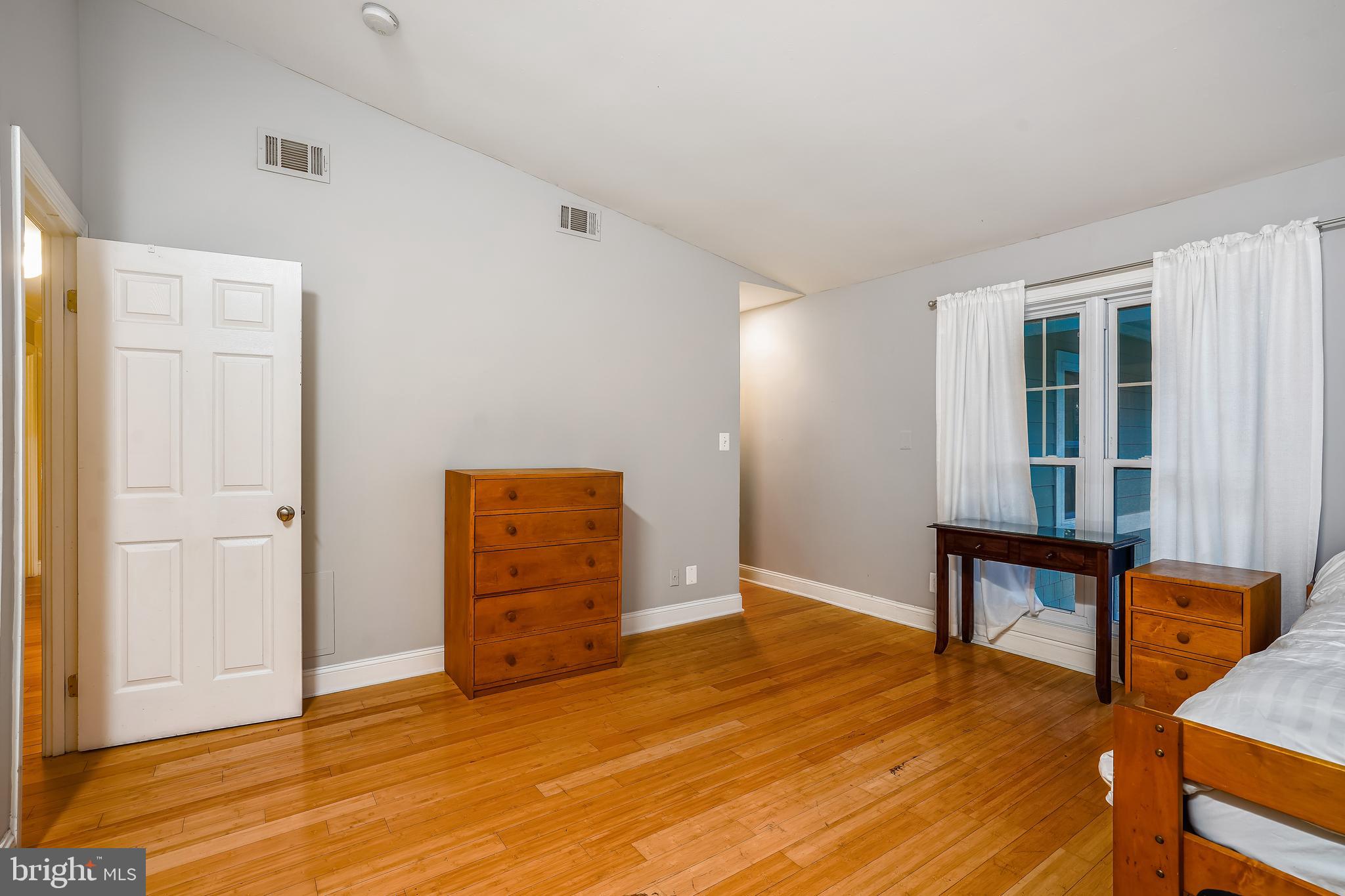 3206 Fox Mill Road Oakton, VA 22124 - Photo 39 of 56 UL BEDROOM