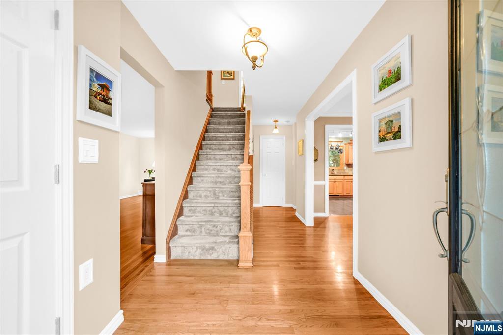 68 Fieldstone Place Wayne, NJ 07470 - Photo 3 of 37