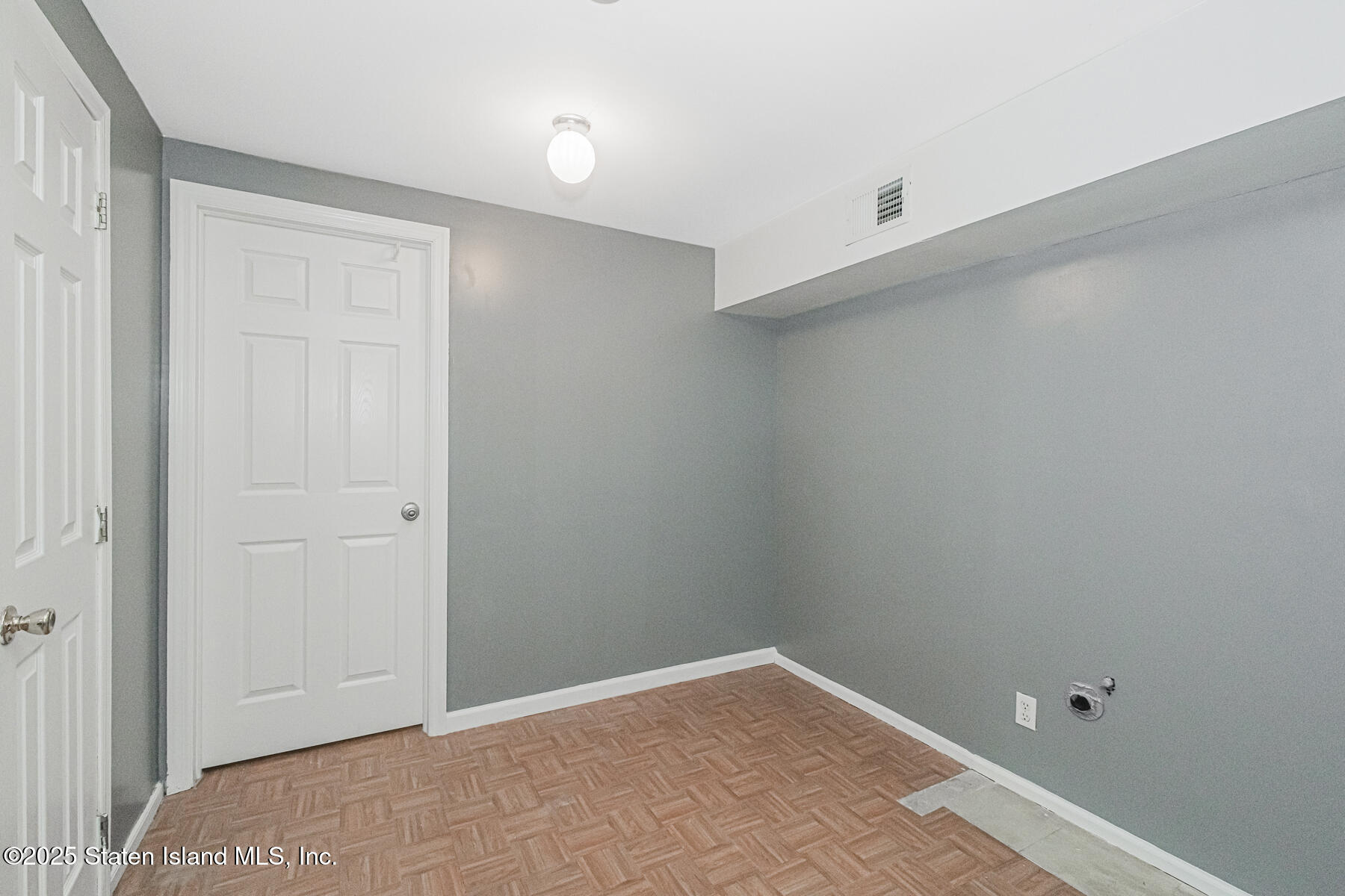 34 Lorraine Loop Staten Island, NY 10309 - Photo 25 of 33 a view of empty room