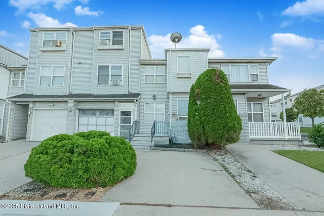 a view of a entrance of house