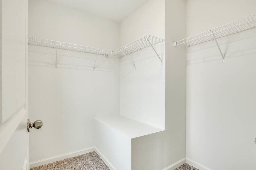 567 Yosemite Way Mundelein, IL 60060 - Photo 16 of 58 a bathroom with a shower