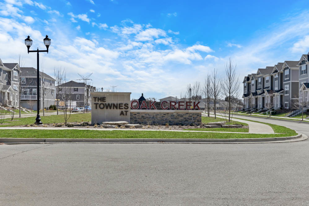 567 Yosemite Way Mundelein, IL 60060 - Photo 2 of 58 a view of a city