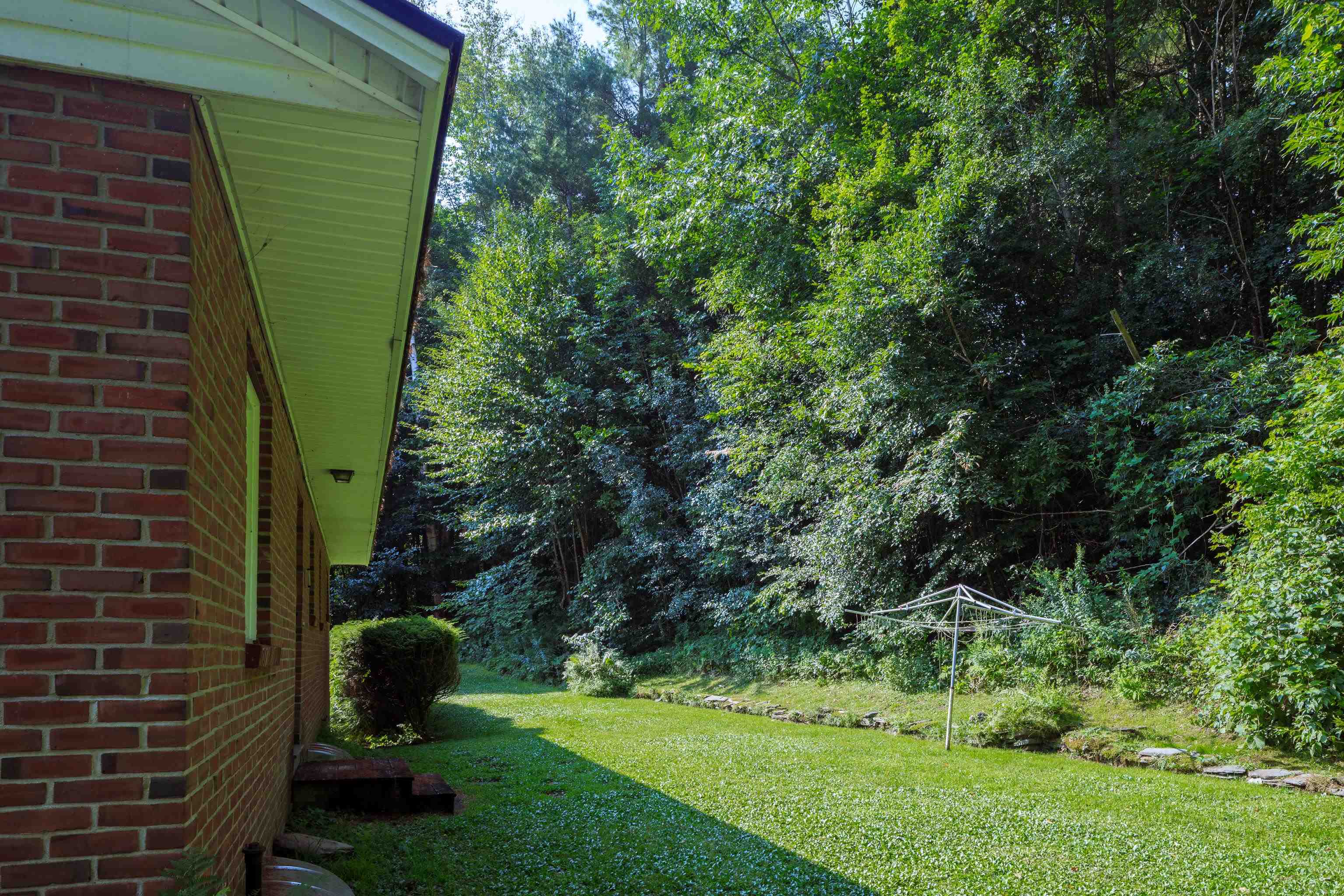 37 Thomas Street Barre, VT 05641 - Photo 8 of 20 Gallery Image 8