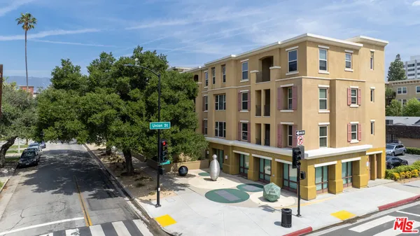 $760,000 | 128 North Oak Knoll Avenue, Unit 202, Pasadena, CA 91101