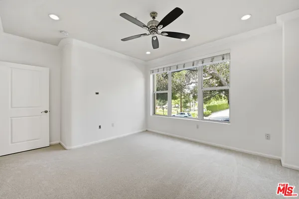 $760,000 | 128 North Oak Knoll Avenue, Unit 202, Pasadena, CA 91101