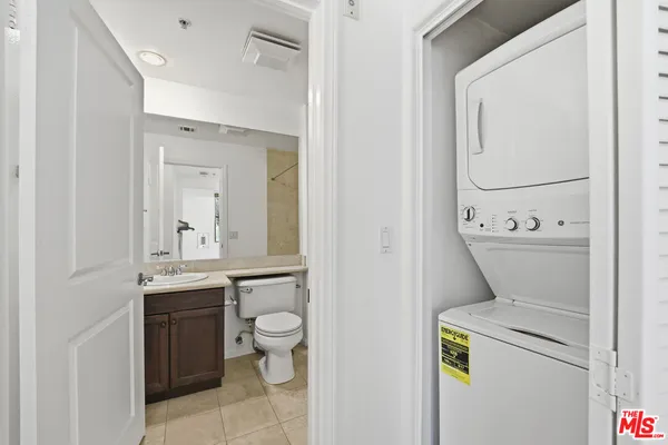 $760,000 | 128 North Oak Knoll Avenue, Unit 202, Pasadena, CA 91101