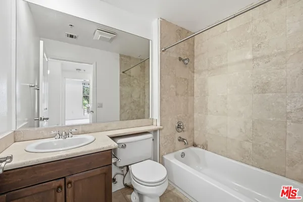 $760,000 | 128 North Oak Knoll Avenue, Unit 202, Pasadena, CA 91101