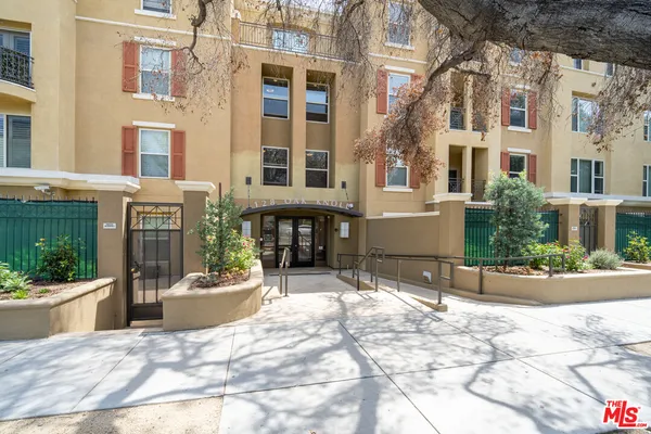 $760,000 | 128 North Oak Knoll Avenue, Unit 202, Pasadena, CA 91101