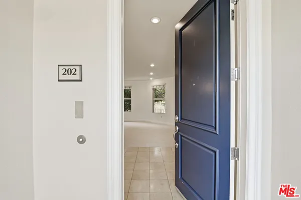 $760,000 | 128 North Oak Knoll Avenue, Unit 202, Pasadena, CA 91101
