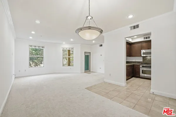 $760,000 | 128 North Oak Knoll Avenue, Unit 202, Pasadena, CA 91101