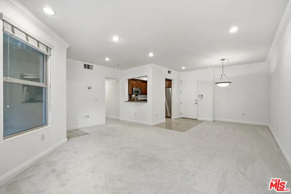 $760,000 | 128 North Oak Knoll Avenue, Unit 202, Pasadena, CA 91101