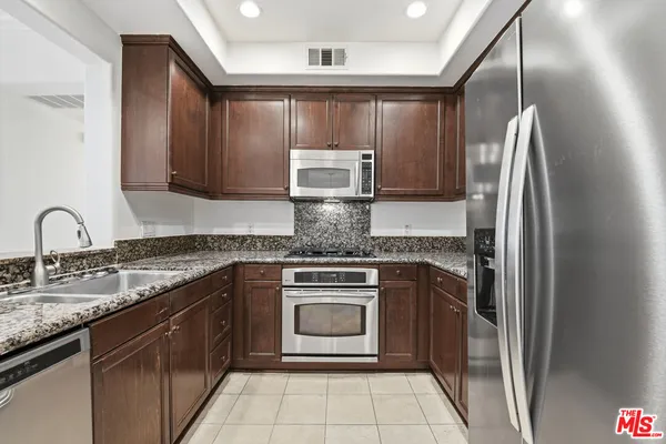$760,000 | 128 North Oak Knoll Avenue, Unit 202, Pasadena, CA 91101
