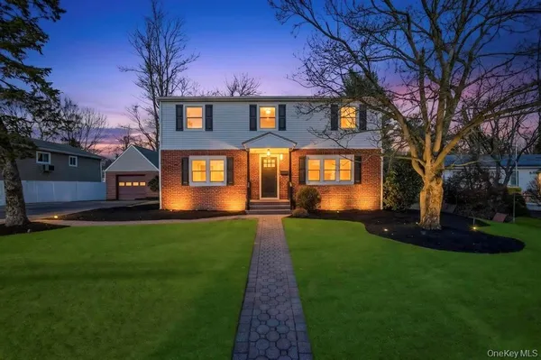 $949,888 | 27 Landscape Drive, Wheatley Heights, NY 11798